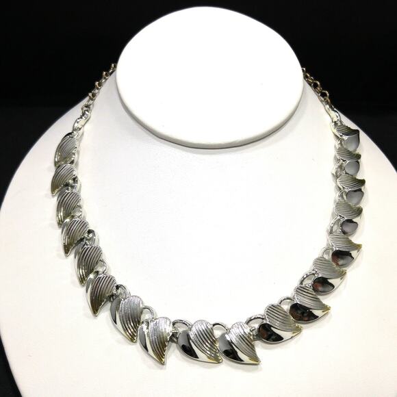 Vintage 1950s Signed Heart Leaves Choker Necklace, Rhodium Plated - Picture 2 of 10